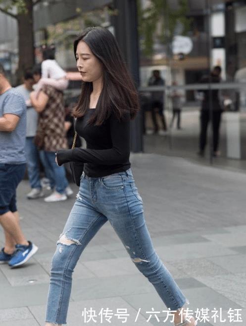  设计|美女牛仔裤虽然普通，但大胆的设计，更加有个性了