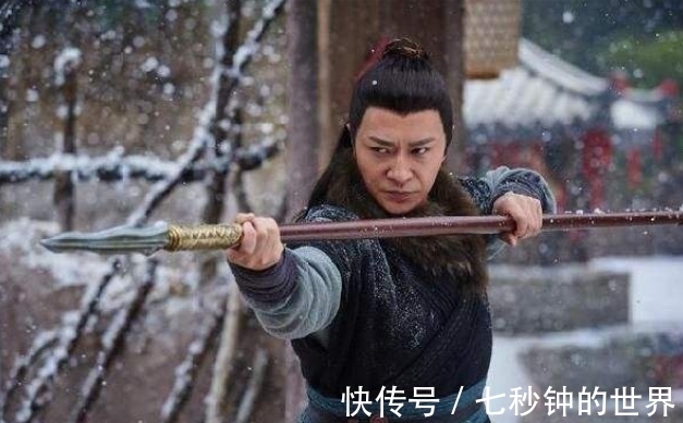 寡妇@秀才出一上联:白费两下工夫,有枪无门,寡妇的下联让他恍然大悟