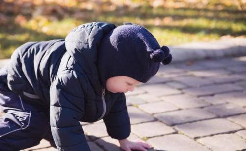 孩子摔倒后第一反应是啥?不要小瞧,可以反映娃的性格,对照一下