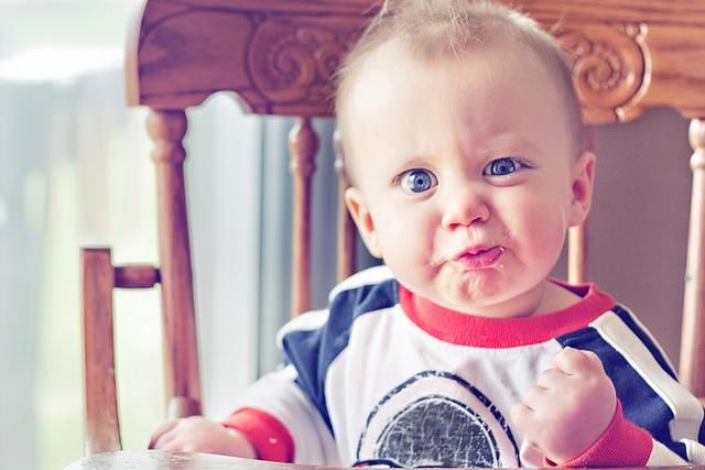 肠胃消化|新生儿消化不良 麻麻喂食肯定出了这些差错