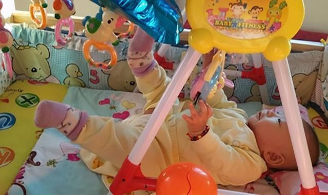 脊柱|横抱哭竖抱笑,小婴儿到底藏着怎样的“小心思”?或是聪明的表现