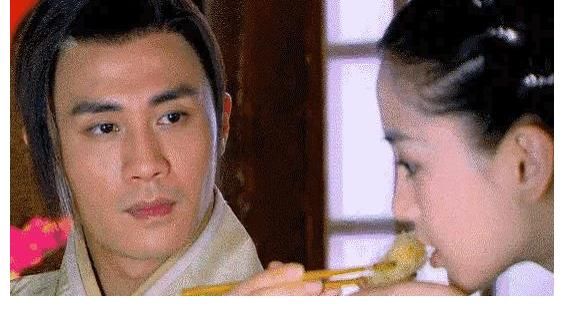 bbaby有多能吃？早餐吃三碗馄饨还不够，网友：这么吃还不胖？