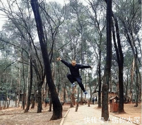 |搞笑PS系列, 把两个人p的靠近一点看上去像情侣, 大神 被发现了!