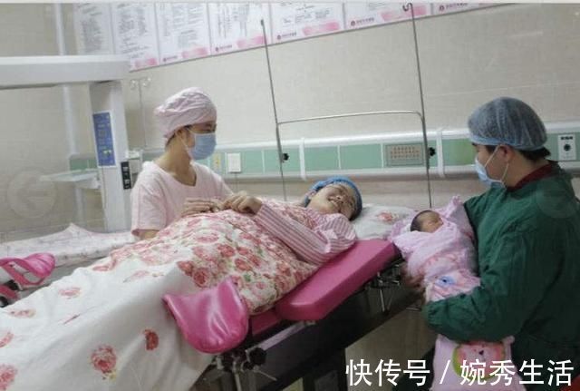 二胎|产妇深夜生二胎,女儿独身在产房外等候问其原因后心里不是滋味