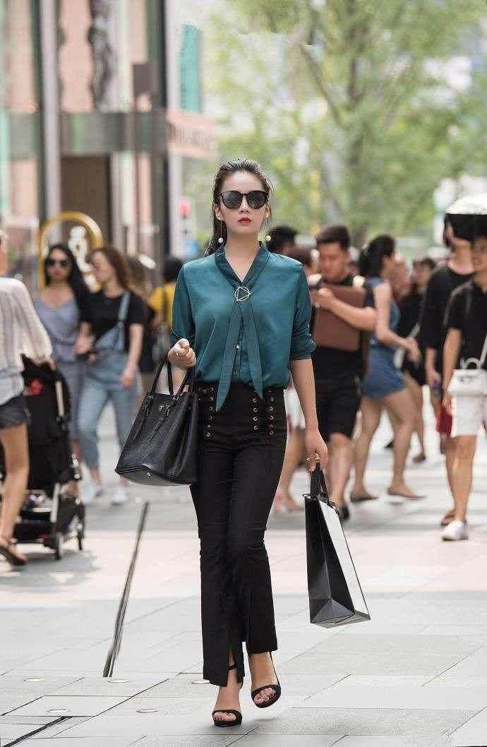 街拍:美女的端庄穿搭,很有气质,非常喜欢