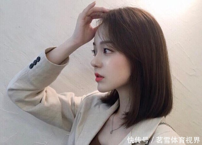 女人到中年头发别剪太短,这4款短发刚刚好,时髦又减龄