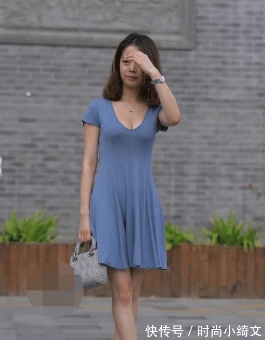 睡衣 把连衣裙穿成“睡衣”,也就只有她了