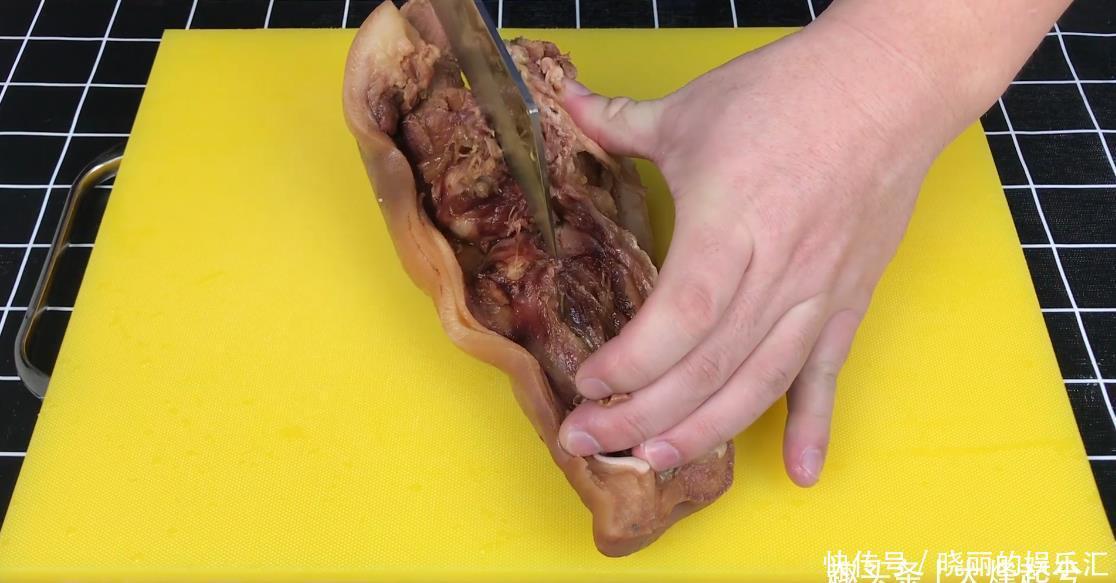 东北经典下酒凉拌菜,猪头肉拍黄瓜,肥而不腻清脆爽口