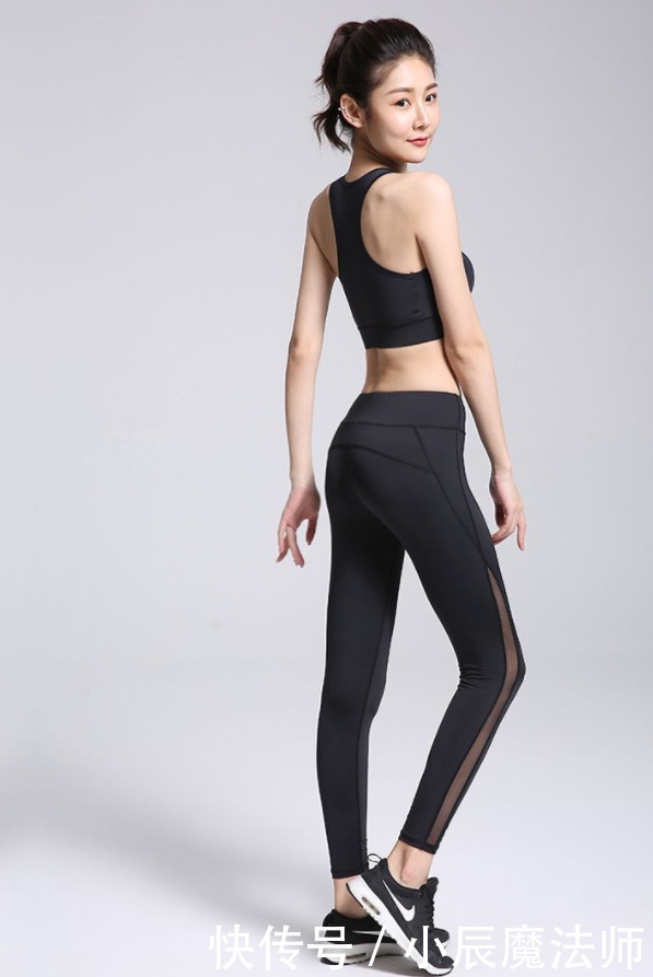 阳光|穿搭靓丽的紧身裤小姐姐,阳光朝气感十足