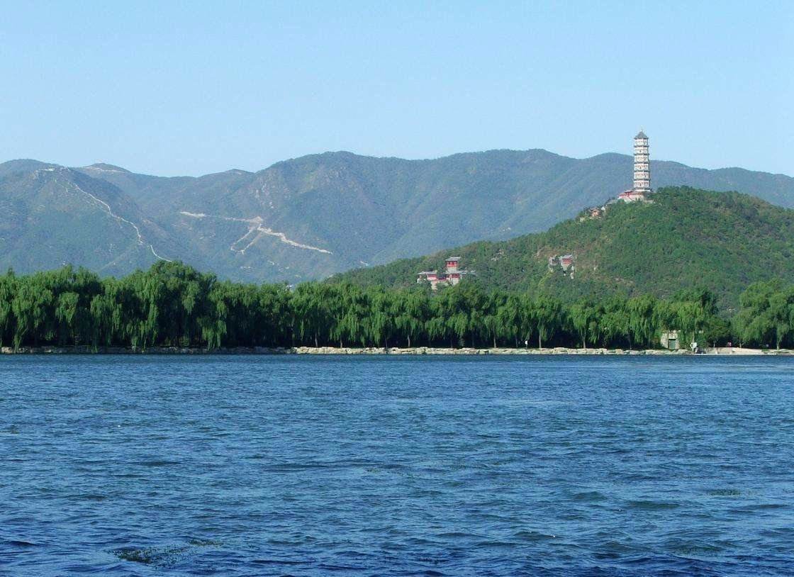 宫廷中|《甄嬛》《如懿》都没说清楚,清朝皇帝后妃每天吃什么?怎么吃?