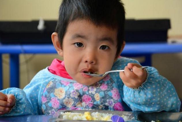 同事|7岁男孩每天吃米饭喝粥，3个月后却被送急救，父母无知害了孩子