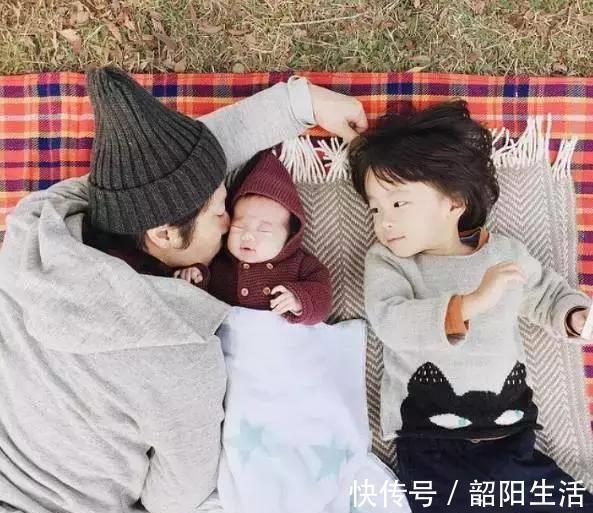 二胎家庭|二胎家庭大宝应该跟谁睡?有种选择伤害大,另一种却是最优安排