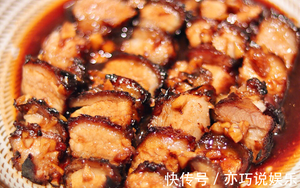 吃一次就上瘾的秘制叉烧,喷香下饭,肉质焦黄,吃起来肥而不腻