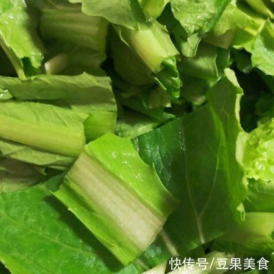  降火|暖心降火的小白菜炖豆腐汤——豆腐香软滑嫩，小白菜清爽美味