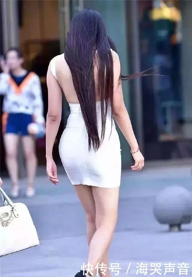 杀手|街拍:大露背,包臀裙,齐肩长发,堪称背影杀手!