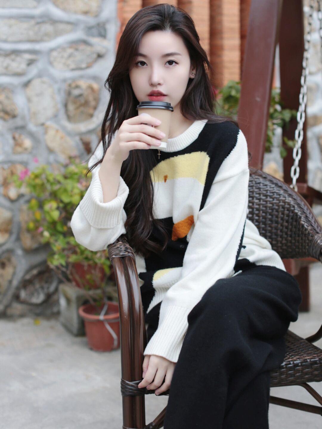 修身性 穿来穿去,还是“毛衣”最百搭,不花哨、不显胖,简约高级又时髦