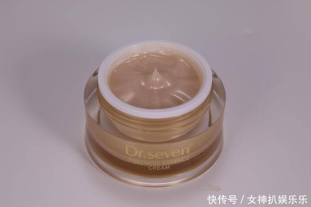 为什么有的人到了熟龄年纪，依然很年轻原来是因为用对了护肤品