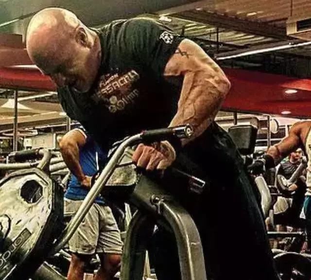 健身|虽然他健身3年体重一斤没涨，我却被深深感动了！