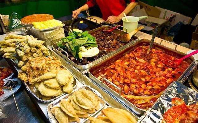 学生|学校门口开了十几年的路边摊,号称学生食堂,仍是记忆中的味道