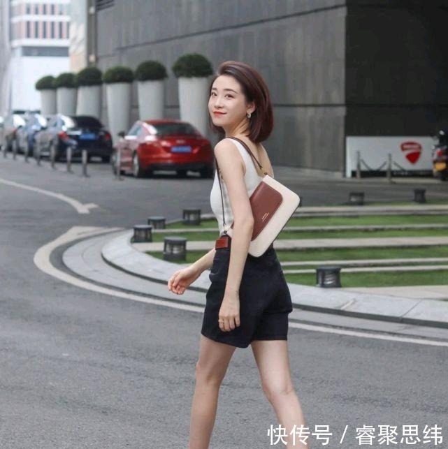 高腰裤|极简穿搭就是不一样,搭配起来毫不费力,精致温柔又有魅力