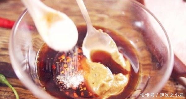 在家自制热干面，调制酱汁最关键，做好后酱汁香浓，味道鲜美！