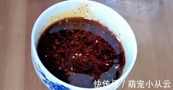 最近我家隔天就吃一次它，不用上锅熬，搅一搅放碗中一蒸，冰凉Q弹