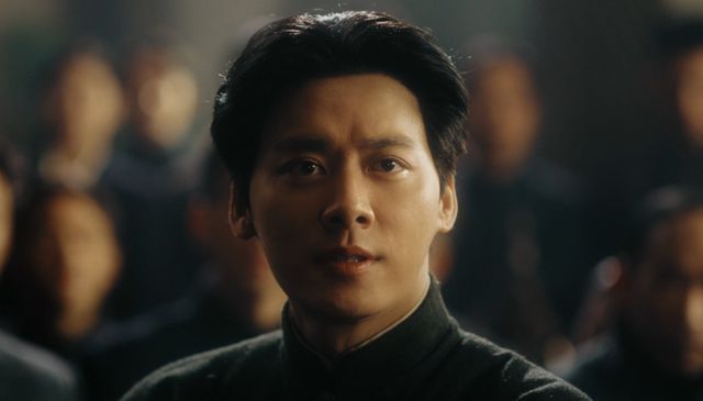 《革命者》主演阵容中,出现了张颂文,李易峰,佟丽娅,彭昱畅,秦昊,白客