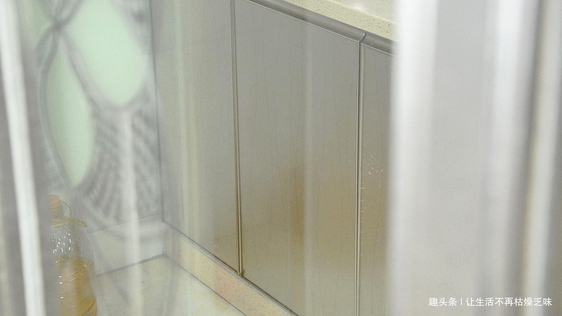 玻璃太脏别用水擦,教你一个诀窍,擦完非常干净,一点灰尘不留