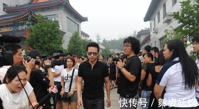 斜杠青年|邓超做错了什么冯小刚与他结怨十年，张国立呵斥他滚出去