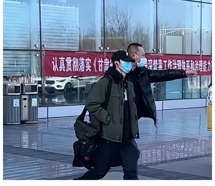 王一博尝试新角色,正式进组长空之王,王牌飞行员准备就绪