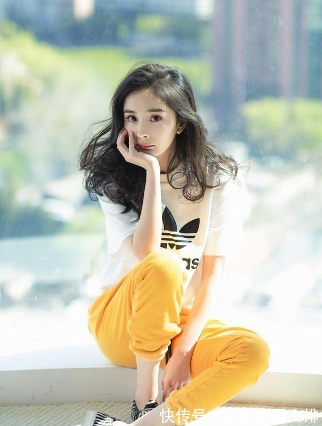 牛油果绿 奔五的女人,不要总穿黑白灰,多穿这3个“高级色”,非常显气质!