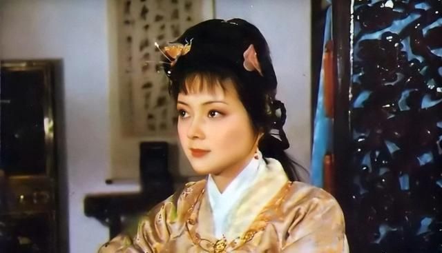 大丫头!薛宝钗的丫头为啥叫莺儿?和薛宝钗的结局有关,曹雪芹写得很委婉