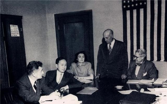 送行|钱学森葬礼:去世后天降大雪,三军仪仗队为他抬棺,数十万人送行