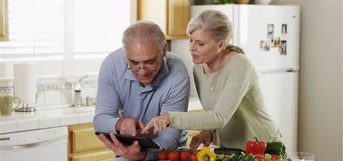提醒老年人：4类食物虽然很美味，但可能会伤身