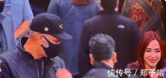 索尼婭|不避諱！老庫里公然搭訕女模特合影 前妻也到場見證庫里創(chuàng)紀(jì)錄