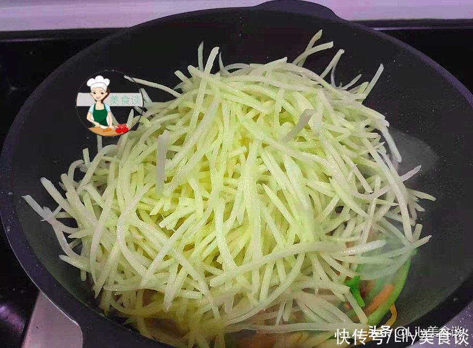 苹果|这菜人人吃得起，维C量比苹果高，切丝加料一炒，爽脆开胃，真香