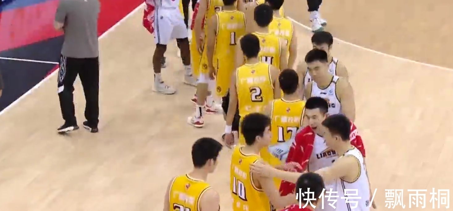 杨鸣|4分钟轰出15-3,差8分换3阵,教练提前握手,CBA联赛你看懂了吗?