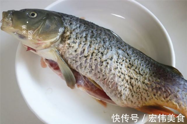 泡椒|我家吃鱼，最喜欢这懒人做法，三种食材一锅炖，出锅连汤也不剩