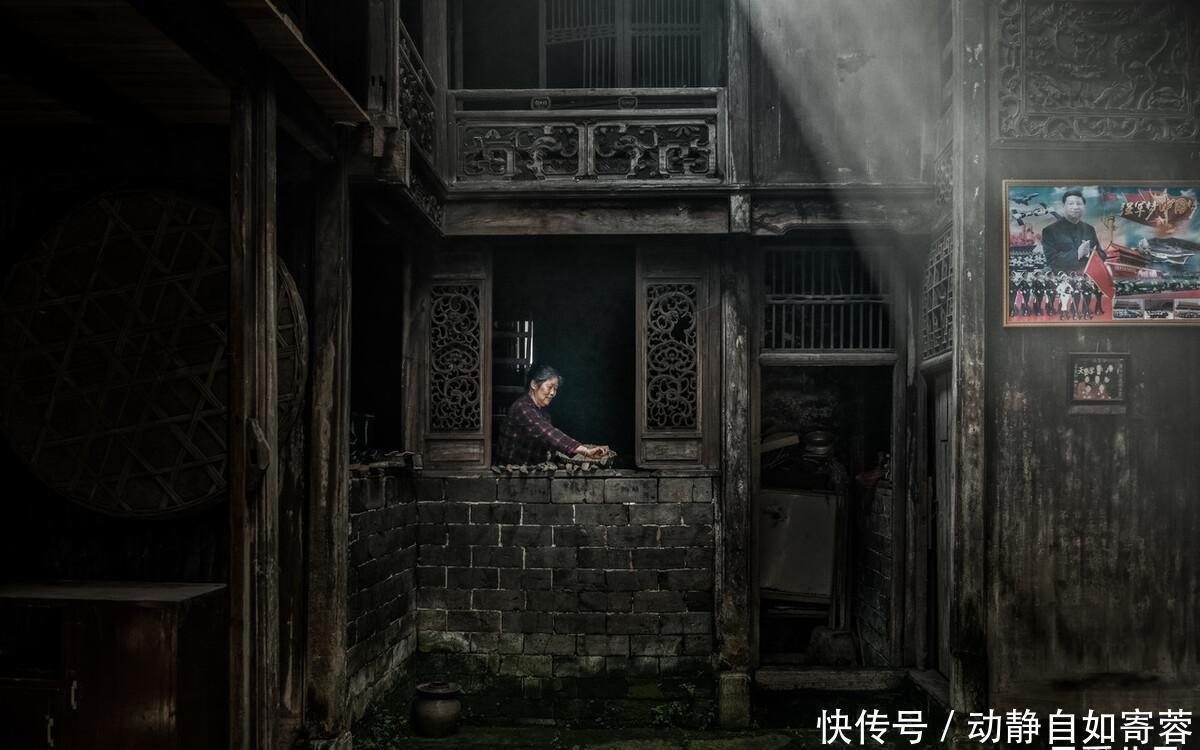 父亲|儿子从名校毕业10年,变成了一个“废物”,60岁父亲哭诉:我错了