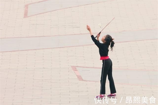 青春期|女孩“初潮”若早于此年龄,多半长不了多高,父母要及早干预