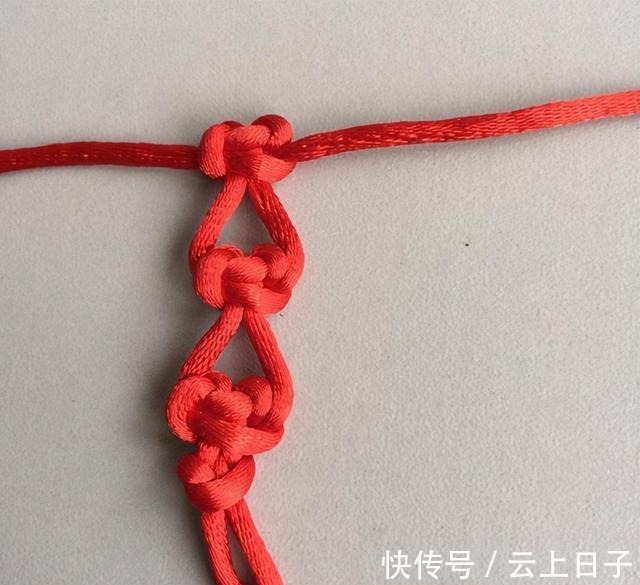 绕圈 心形结手链的编法教程,非常简单,只要2个结法就能编出!收藏了!