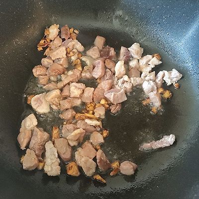 虎皮鹌鹑蛋亲昵红烧肉