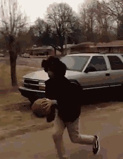 |搞笑GIF：看到妹子这个场景，真是感觉活得还不如一面墙啊