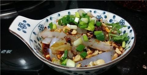 哈气|凉粉,又麻又辣吃得直流汗水,嘴直哈气