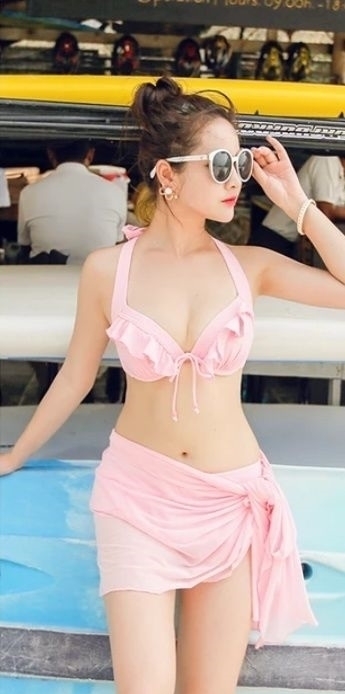 设计|身材匀称的泳衣美女,绽放年轻的光彩,增添精致感