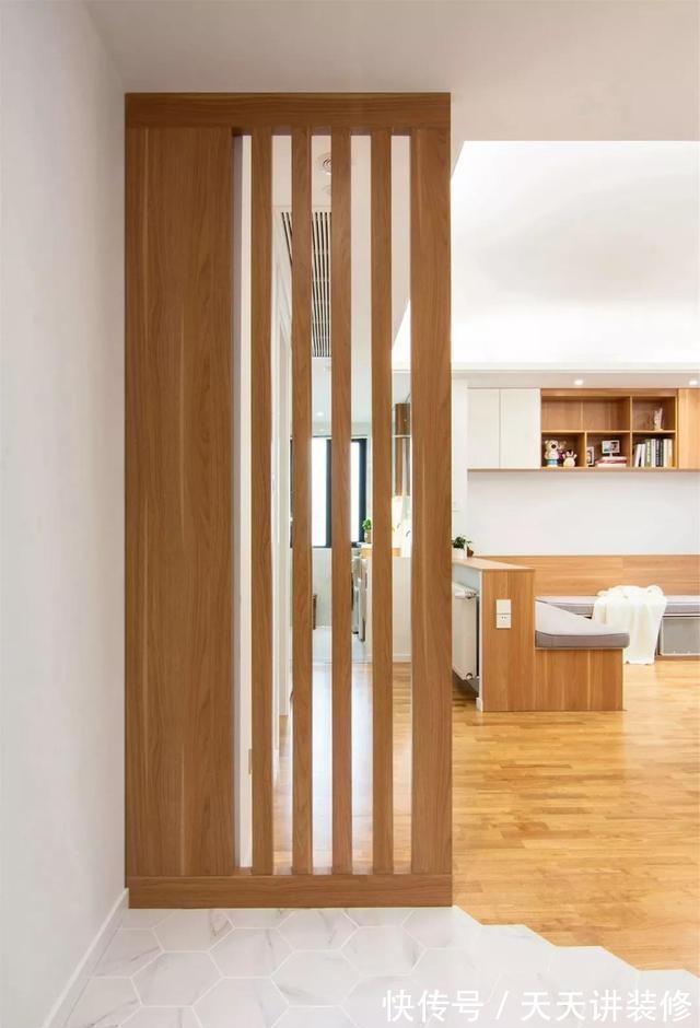 木栅栏|入户不要直接见客厅,巧用隔断,改变原始户型的缺陷,真的很实用