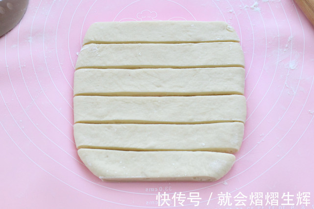 馒头不蒸了,用平底锅就能做,外脆内软奶香浓郁,一口一个真过瘾