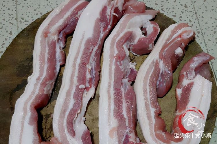 腌腊肉不能直接抹盐,想要味道香还入味,不霉不臭,这3步不能少