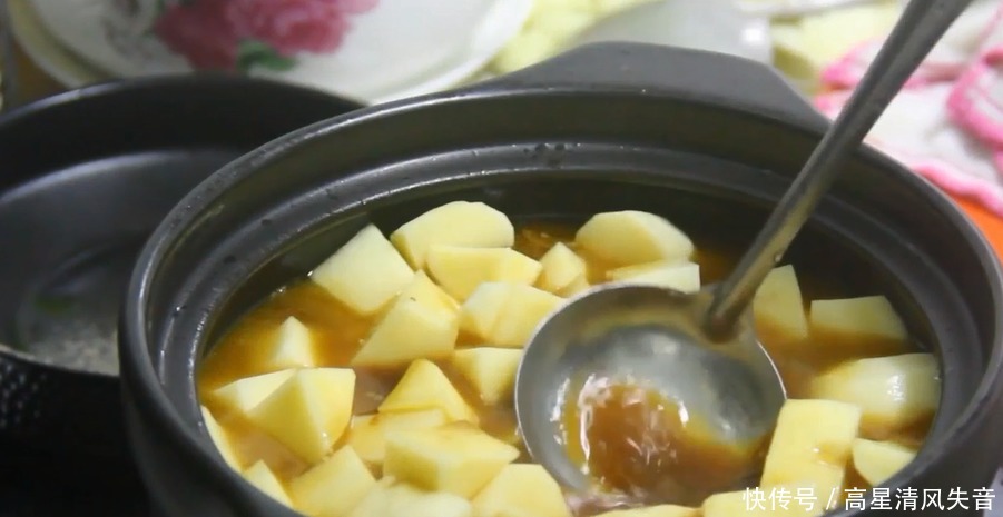 土豆炖牛腩家常做法：牛腩软烂，土豆软糯易消化，营养不流失！