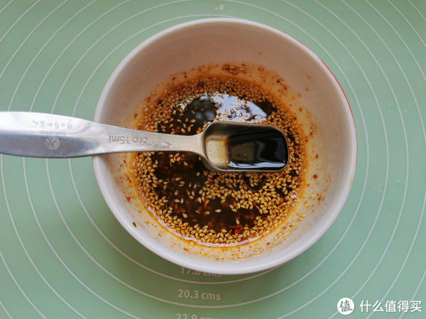 剩米饭别只会蛋炒饭，用来做辣条，香辣劲道，没有添加剂干净卫生